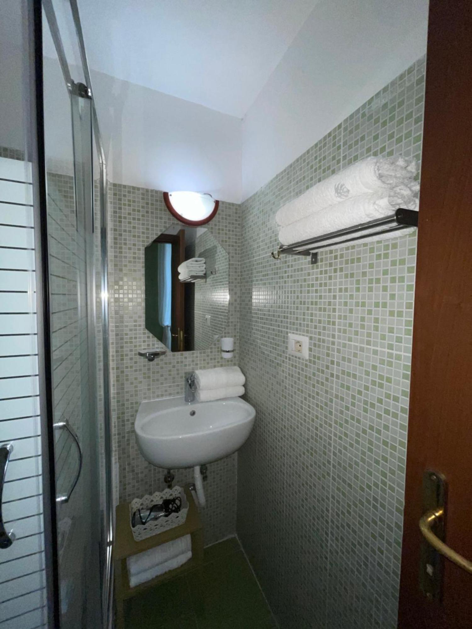 Guest House Meret Roma Esterno foto