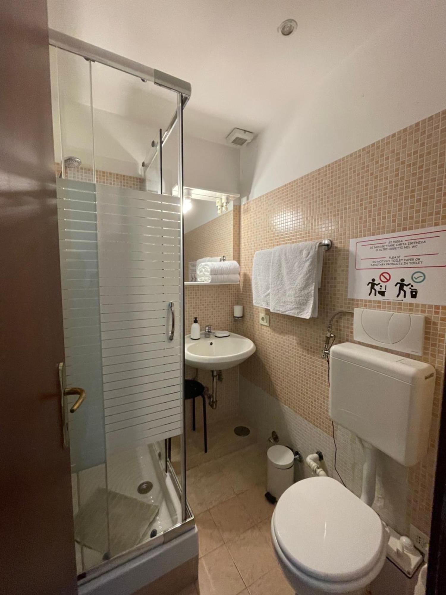 Guest House Meret Roma Esterno foto
