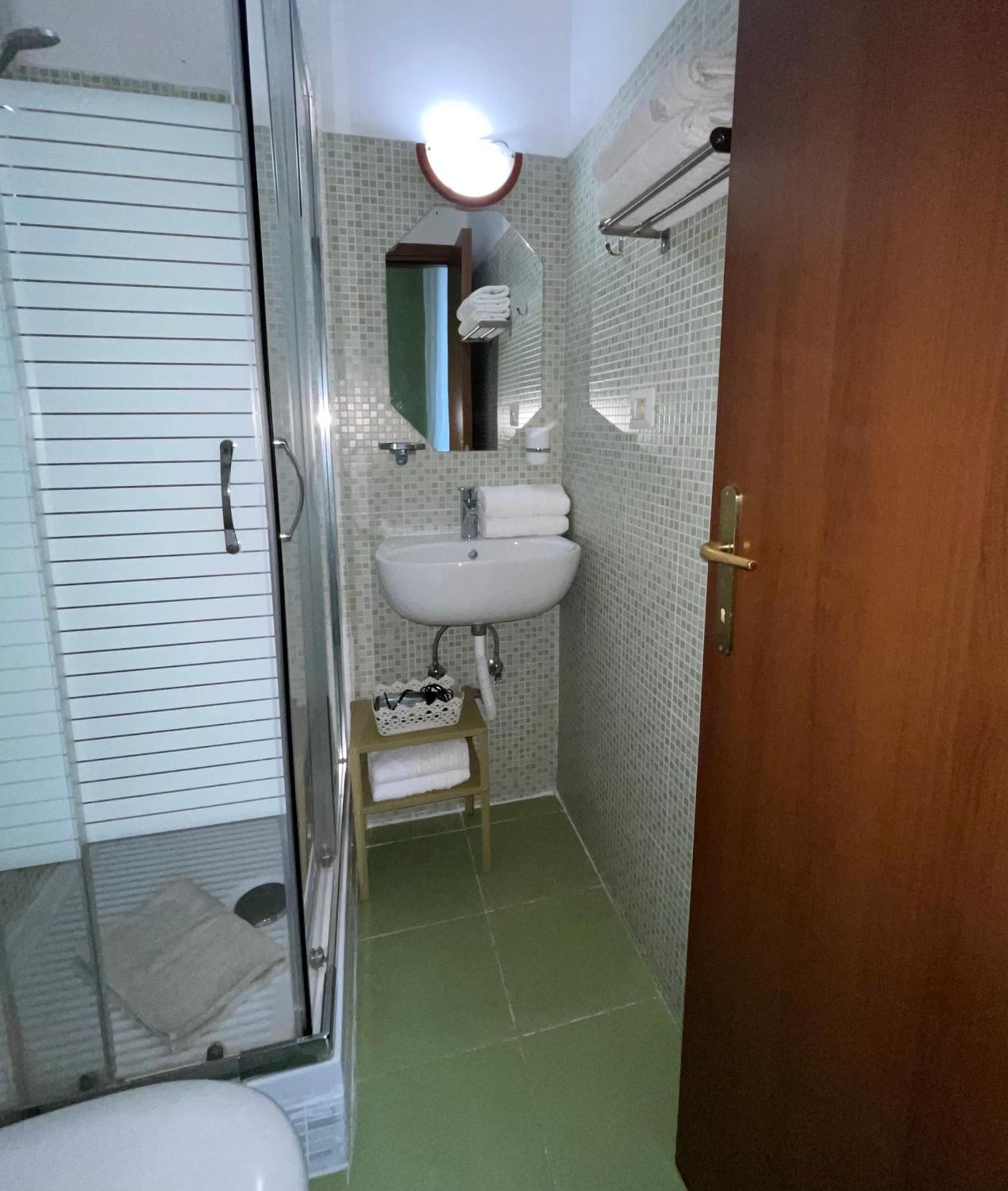Guest House Meret Roma Esterno foto