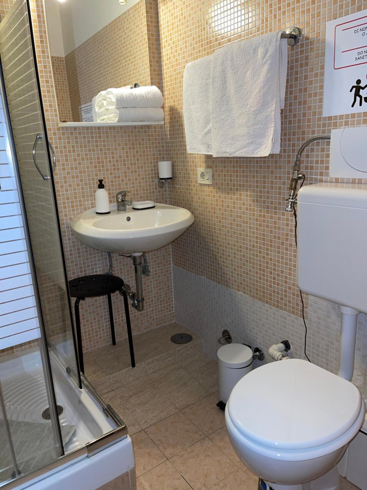 Guest House Meret Roma Esterno foto