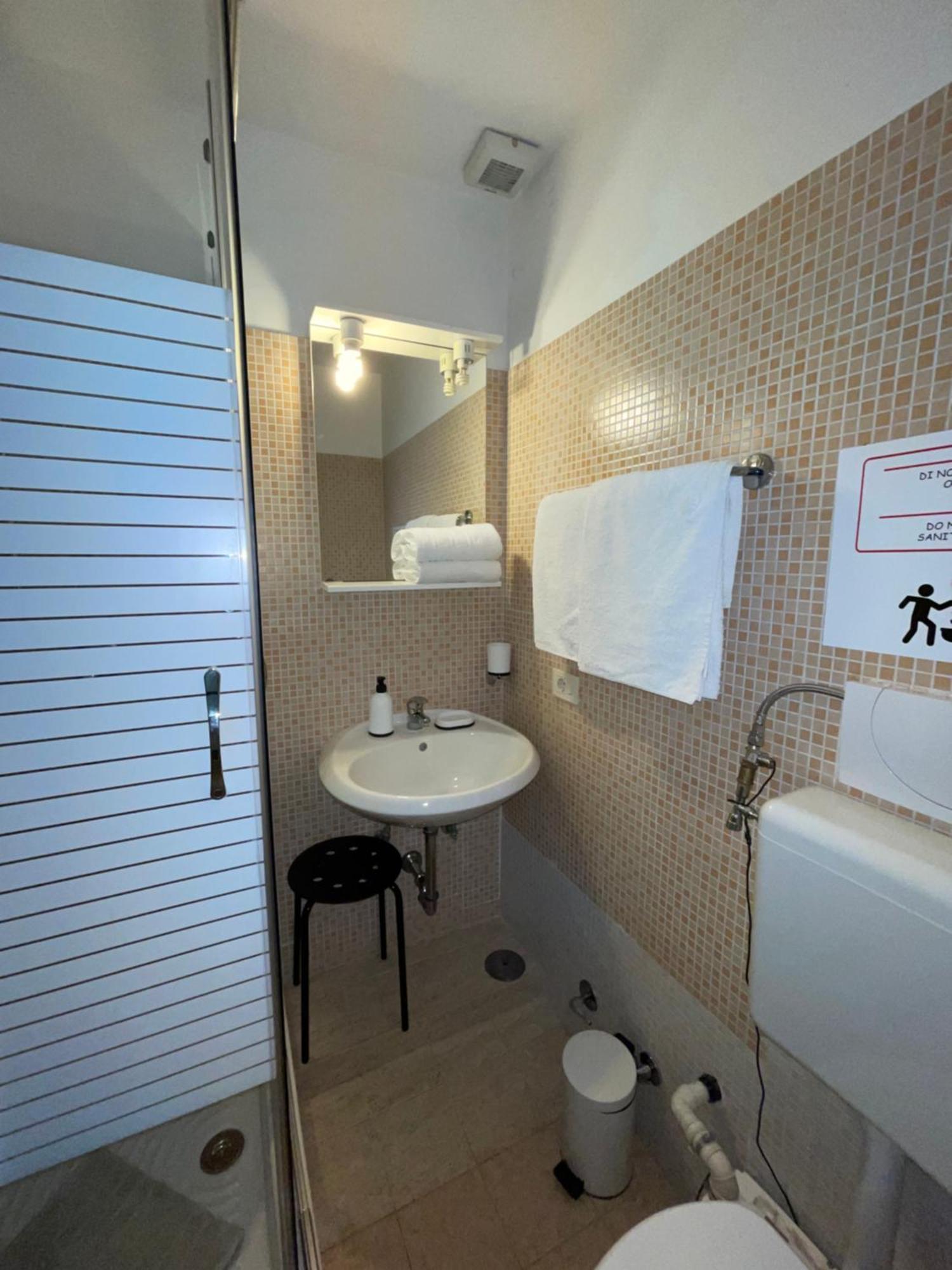 Guest House Meret Roma Esterno foto